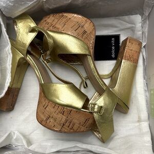 DOLCE  VITA BAXTER GOLD LEATHER HEELS SIZE 7